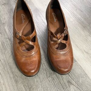 Clarks Women's Tan Leather Flats